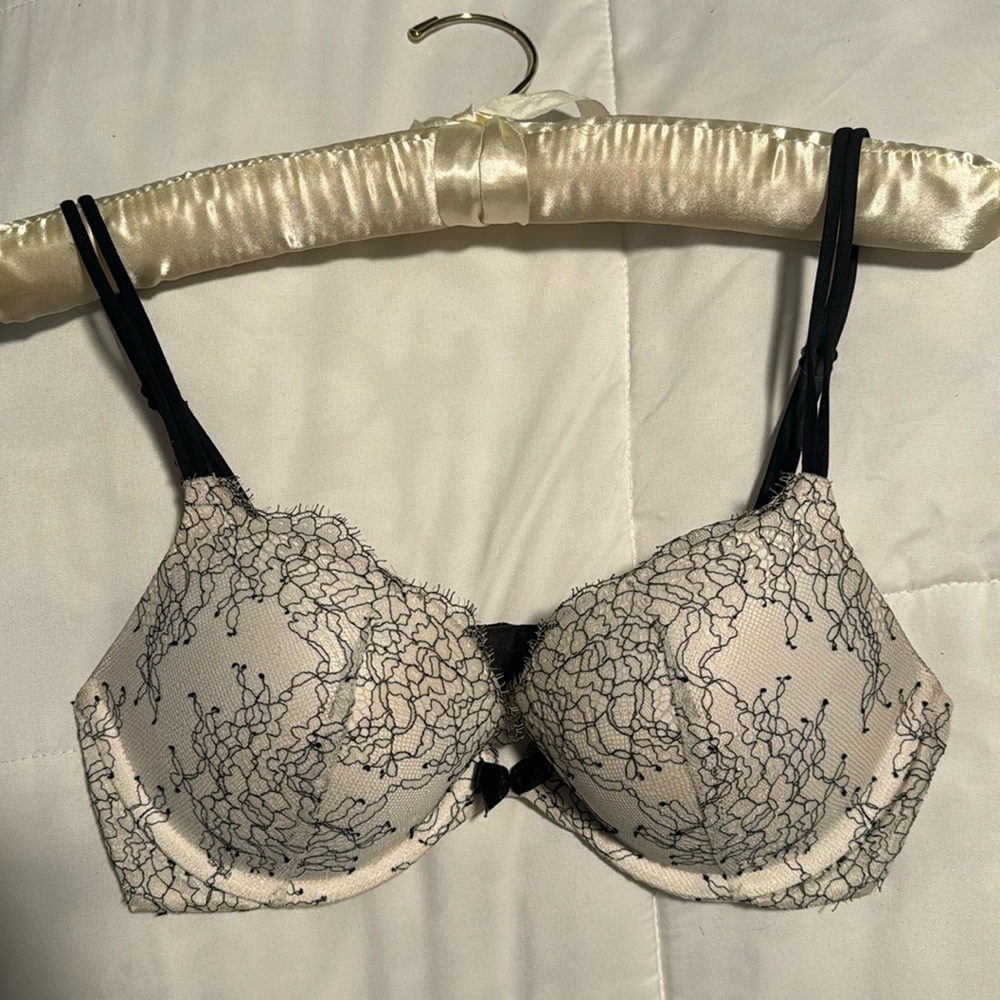 Victoria Secret Bra size 43C VS